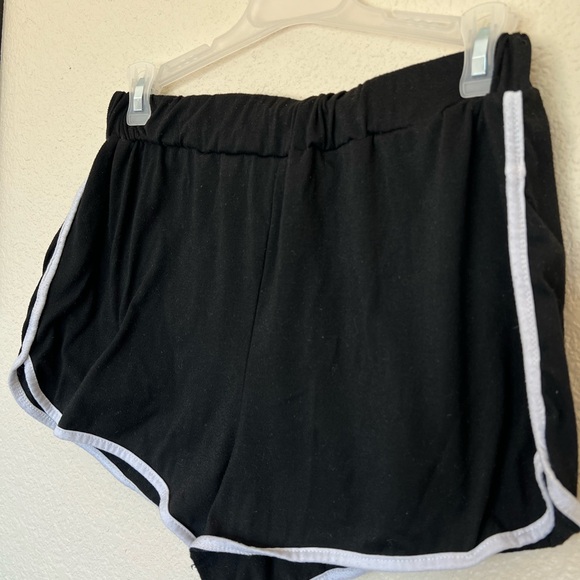 Zaful | Black and White Crop Tank and Shorts Set - Picture 12 of 14